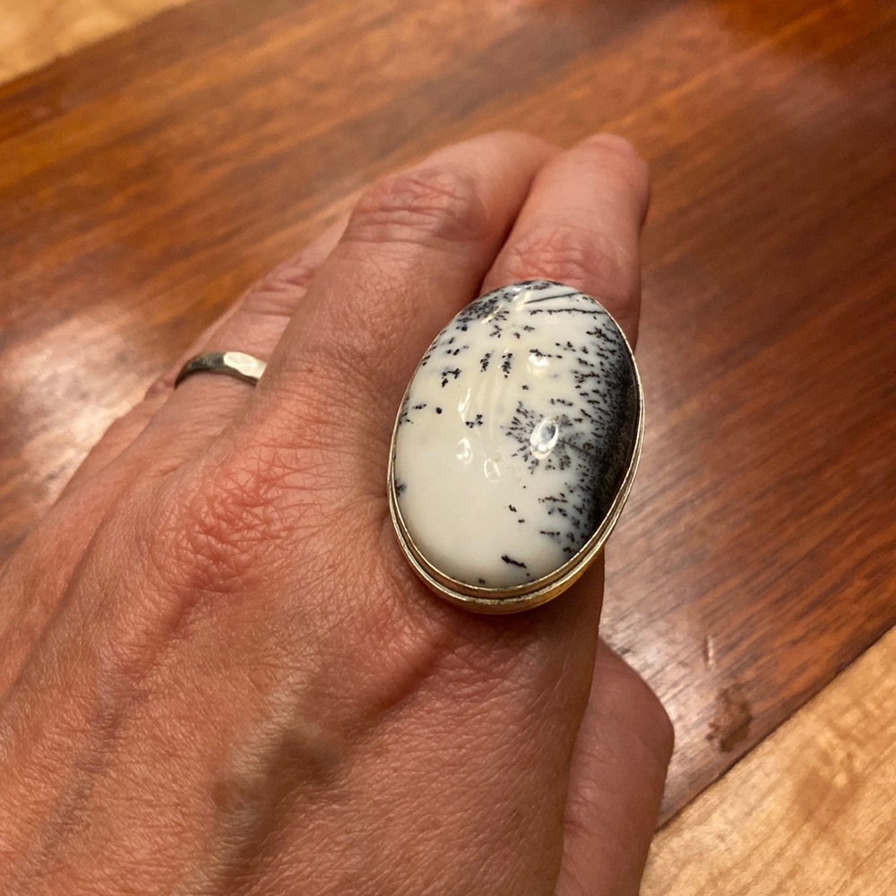 Statement white buffalo 925 sterling ring 7-1/2